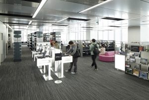 明治大学-中野図書館-300x201 暑い夏にぴったり！東京都内のおすすめ大学図書館5選